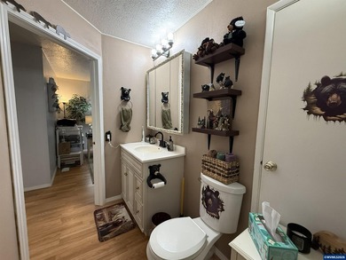 Great neighborhood and location in South Salem. 3 bedroom 2 bath - photo 31