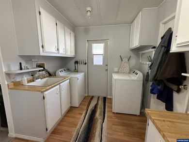 Great neighborhood and location in South Salem. 3 bedroom 2 bath - photo 34