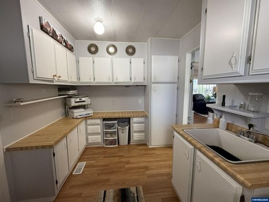 Great neighborhood and location in South Salem. 3 bedroom 2 bath - photo 35