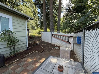 Great neighborhood and location in South Salem. 3 bedroom 2 bath - photo 38