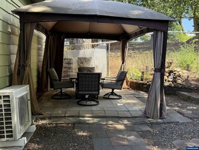 Great neighborhood and location in South Salem. 3 bedroom 2 bath - photo 40