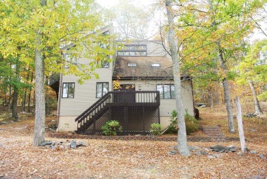 Lake Home For Sale in Bushkill, Pennsylvania