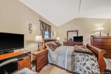 Welcome to this charming, well-maintained 2-bedroom, 1-bath - photo 20