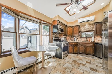 Beautifully appointed colonial in Travis. Lovely rocking chair - photo 14