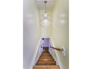 Beautifully appointed colonial in Travis. Lovely rocking chair - photo 19
