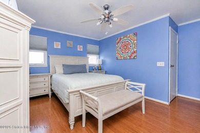 Beautifully appointed colonial in Travis. Lovely rocking chair - photo 20