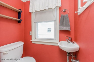 Beautifully appointed colonial in Travis. Lovely rocking chair - photo 25
