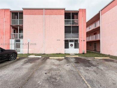Well-maintained and spacious 2-bedroom, 2-bathroom condo located - photo 2