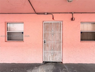 Well-maintained and spacious 2-bedroom, 2-bathroom condo located - photo 4
