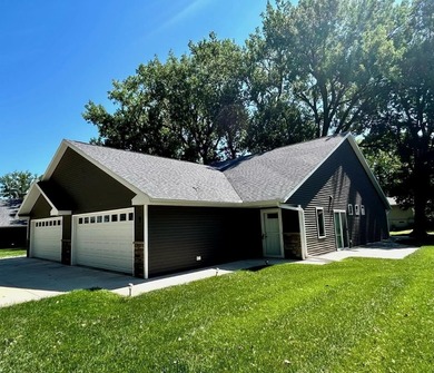 Are You Looking For A New Home That Has Zero Steps With An Open - photo 2