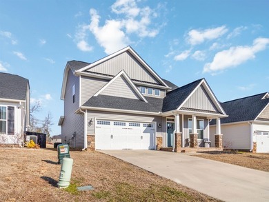 Welcome home to this beautiful 3-bedroom, 2.5-bath home - photo 2