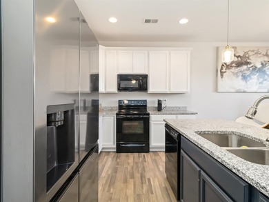 Welcome home to this beautiful 3-bedroom, 2.5-bath home - photo 10