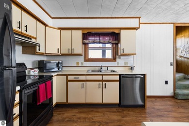 Welcome to your dream retreat, a stunning log-sided house - photo 15