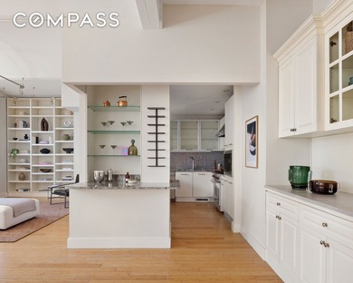 Featuring 23 windows and 12-foot barrel vaulted ceilings - photo 8