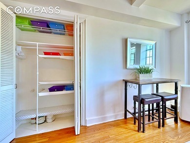 This 15th floor sunny studio apartment in Tudor Tower has - photo 2