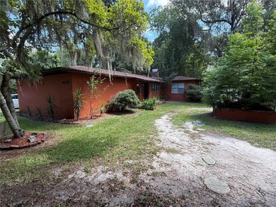 Brick 3 bedroom/2 bathroom home in SW Gainesville on a .75 acre - photo 2