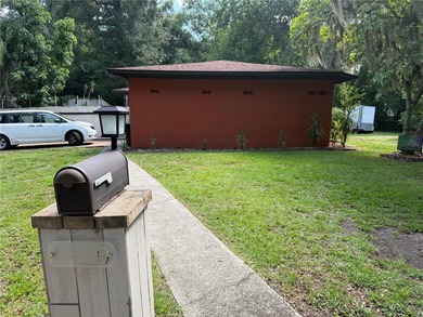 Brick 3 bedroom/2 bathroom home in SW Gainesville on a .75 acre - photo 4