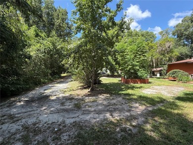 Brick 3 bedroom/2 bathroom home in SW Gainesville on a .75 acre - photo 8