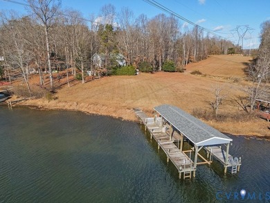 Welcome to this beautiful lakefront property in the sought-after - photo 4