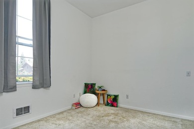 Move-In Ready! Immaculate & Inviting. Don't miss one-of-the-best - photo 12