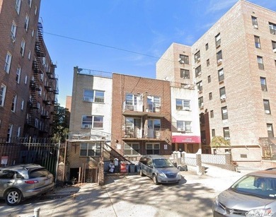 Prime development site in the heart of Flushing. This site is - photo 2