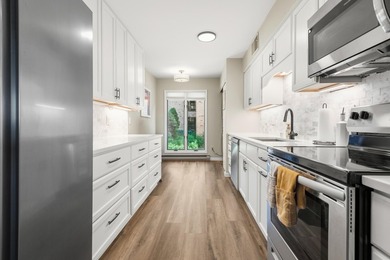 Welcome home to this beautifully updated 2-bed, 2-bath condo - photo 13