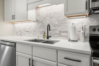 Welcome home to this beautifully updated 2-bed, 2-bath condo - photo 14