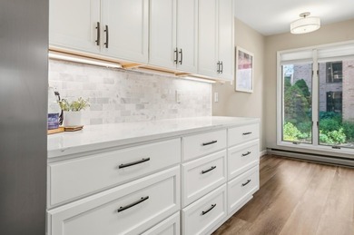 Welcome home to this beautifully updated 2-bed, 2-bath condo - photo 15