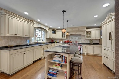 Welcome to this breathtaking and masterfully renovated home - photo 15