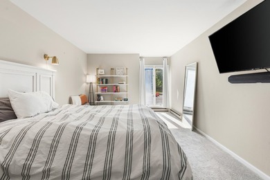 Welcome home to this beautifully updated 2-bed, 2-bath condo - photo 20
