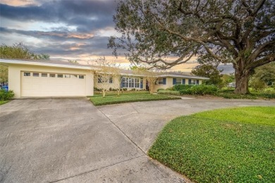 Lake Hollingsworth Home Sale Pending in Lakeland Florida