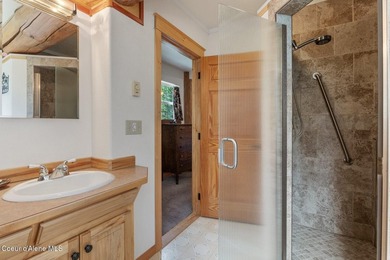 Built with exceptional attention to traditional craftsmanship - photo 28