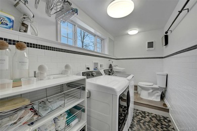 Welcome to this breathtaking and masterfully renovated home - photo 34