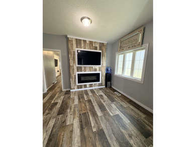 Welcome to 404 Ontario Street in Storm Lake!! Conveniently - photo 8