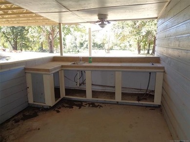 Enjoy lakeside living at its best in this spacious waterfront - photo 2