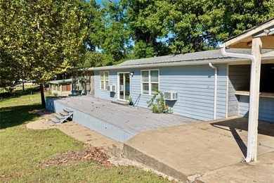 Enjoy lakeside living at its best in this spacious waterfront - photo 9
