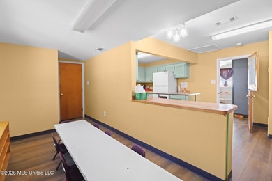 Welcome to this well-maintained approximately 3,000 square foot - photo 11