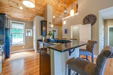 Beautifully maintained condominium located minutes from - photo 11