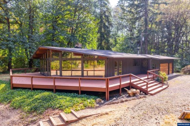 Lake Home For Sale in Lebanon, Oregon