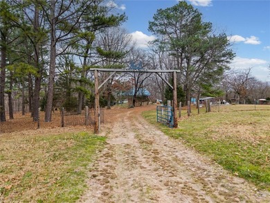 Country living without sacrificing accessibility! This property - photo 2