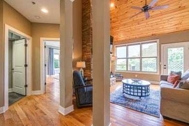 Beautifully maintained condominium located minutes from - photo 14