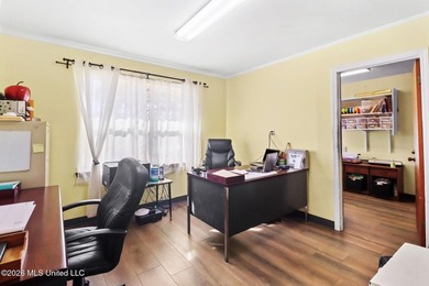 Welcome to this well-maintained approximately 3,000 square foot - photo 20
