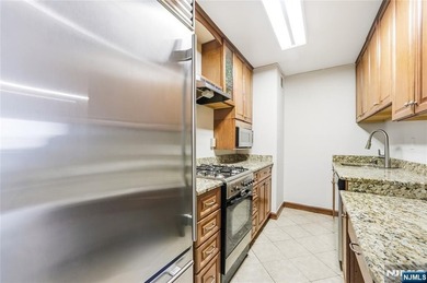 Welcome to The Pembroke, a luxury full-service building just - photo 21