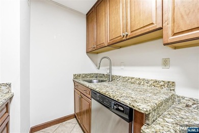 Welcome to The Pembroke, a luxury full-service building just - photo 22