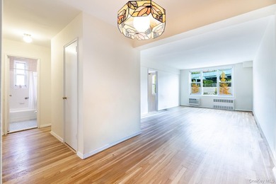 **ACCEPTED OFFER** Spacious and bright 2 bedroom conveniently - photo 3