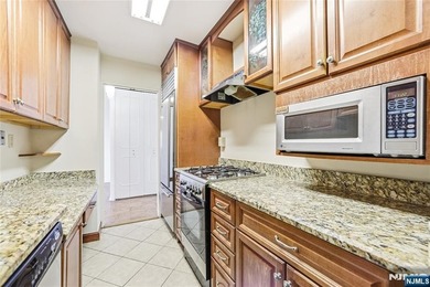 Welcome to The Pembroke, a luxury full-service building just - photo 23