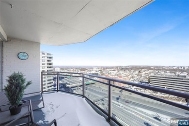 Welcome to The Pembroke, a luxury full-service building just - photo 25