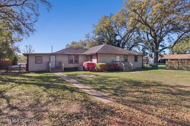 Welcome to this well-maintained approximately 3,000 square foot - photo 26