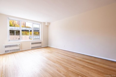 **ACCEPTED OFFER** Spacious and bright 2 bedroom conveniently - photo 6