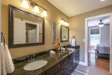 Beautifully maintained condominium located minutes from - photo 27